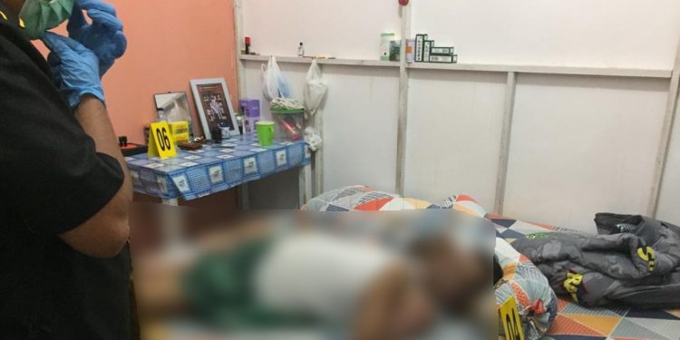 Pintu Tertutup, Lampu Teras Menyala. Di dalam Kamar Seorang Pria Ditemukan Tewas Pintu Tertutup, Lampu Teras Menyala. Di dalam Kamar Seorang Pria Ditemukan Tewas