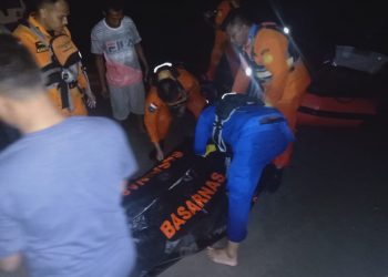 Sat Polair Polres Nias Evakuasi Mayat Terapung dari Laut, Keluarga yang Kehilangan Segera ke RSUD Gunungsitoli