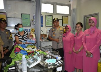 Kapolres Bogor Bakti Sosial Kunjungi Warga Yang Melahirkan 1 July