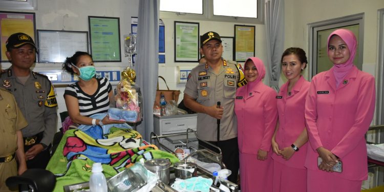 Kapolres Bogor Bakti Sosial Kunjungi Warga Yang Melahirkan 1 July