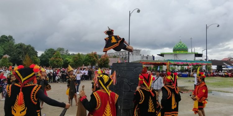 Lompat Batu Meriahkan Millenial Road Safety Festival Polres Nias Selatan Lompat Batu Meriahkan Millenial Road Safety Festival Polres Nias Selatan