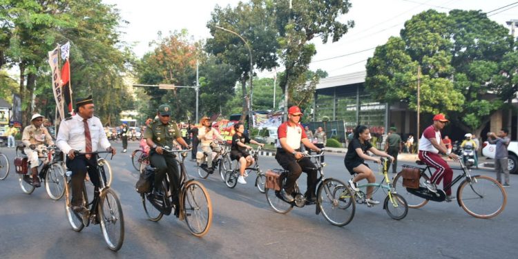 Gowes Sepeda Onthel, Kasdam I/BB Tularkan Spirit Persatuan ke Generasi Milenials Gowes Sepeda Onthel, Kasdam I/BB Tularkan Spirit Persatuan ke Generasi Milenials