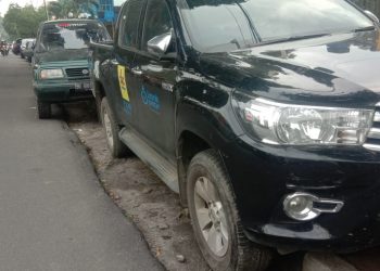 Parkirkan Mobil di Trotoar, PLN Siantar Rampas Hak Pejalan Kaki