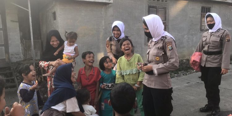 Pasca Kerusuhan di Madina, 40 Personil Polwan Diturunkan Menenangkan Kaum Ibu dan Anak
