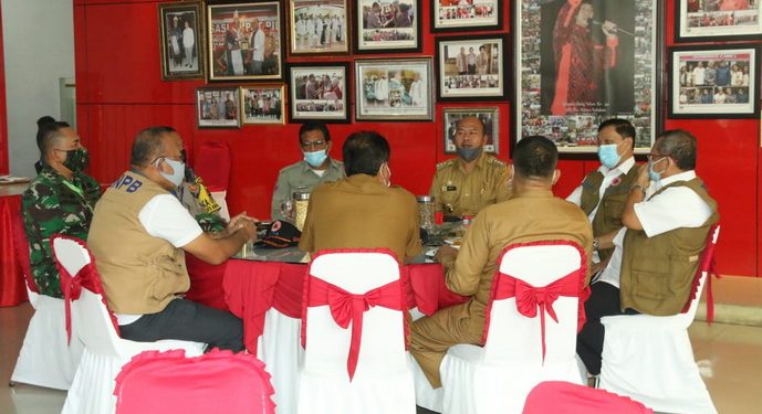Bupati Taput Paparkan Kondisi Penanganan Covid-19 di Taput kepada Tim Monev Satgas Covid-19 Pusat