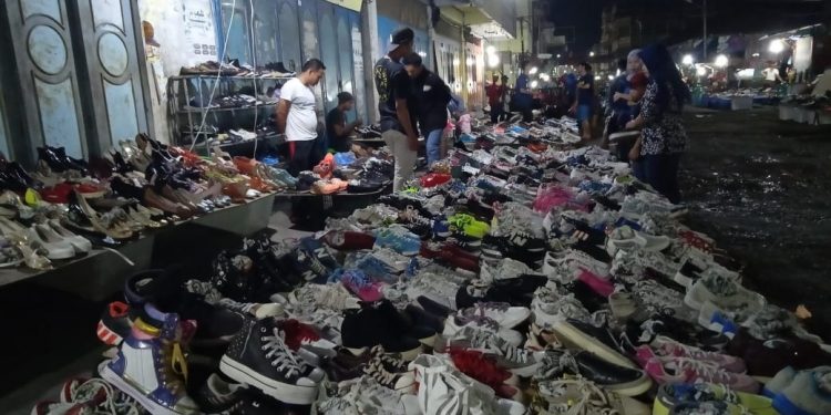 Menembus Malam Berburu Sepatu Bekas Di Pematangsiantar