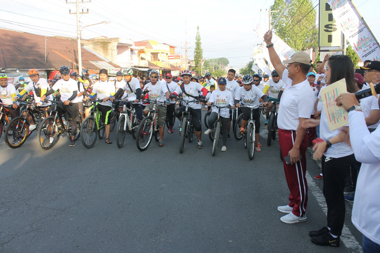 Ribuan Orang Ikuti Jalan Santai dan Gowes pada MRSF Polres Dairi