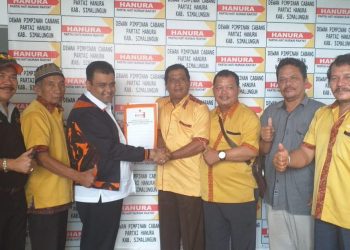 Pakai Atribut Pemuda Pancasila Kembalikan Formulir Cakada, Muhajidin Nur Hasym Dikecam