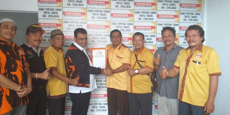 Pakai Atribut Pemuda Pancasila Kembalikan Formulir Cakada, Muhajidin Nur Hasym Dikecam Pakai Atribut Pemuda Pancasila Kembalikan Formulir Cakada, Muhajidin Nur Hasym Dikecam