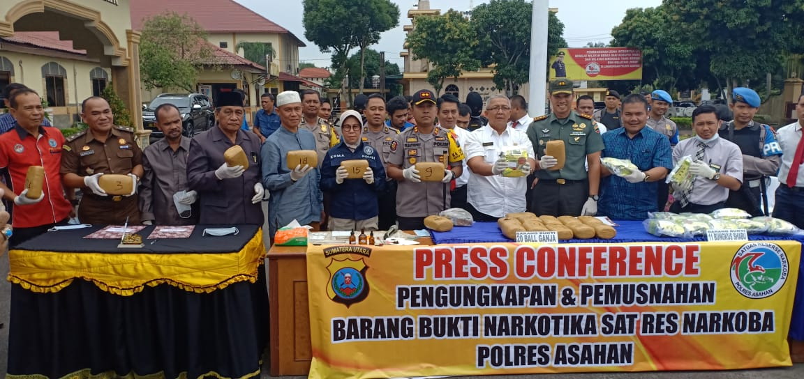 Polres Asahan Musnahkan 16 Kg Sabu dan 20 Kg Daun Ganja