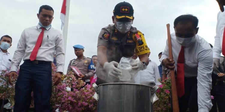 Polres Asahan Musnahkan 16 Kg Sabu dan 20 Kg Daun Ganja