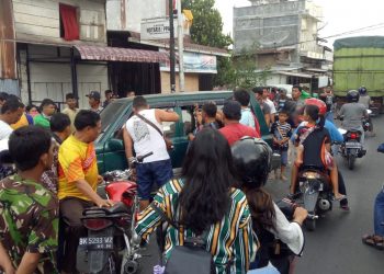 Penggerebekan Rumah Terduga Bandar Narkoba di Jalan Pattimura Hebohkan Warga
