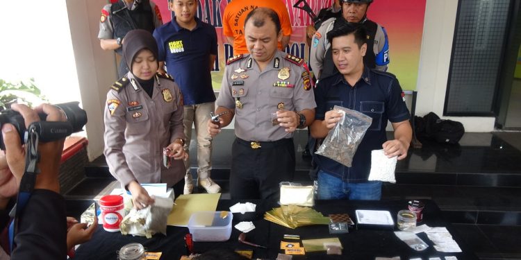 Polisi Ringkus Pelaku yang Edarkan Narkoba Bermodus Hypnoteraphi 