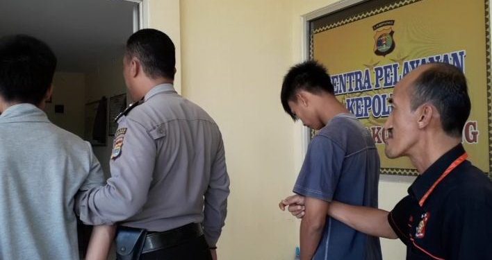 Nekat Bobol Rumah Kepala Rutan, Tiga Pria Dibekuk di Lokasi Bilyar Nekat Bobol Rumah Kepala Rutan, Tiga Pria Dibekuk di Lokasi Bilyar