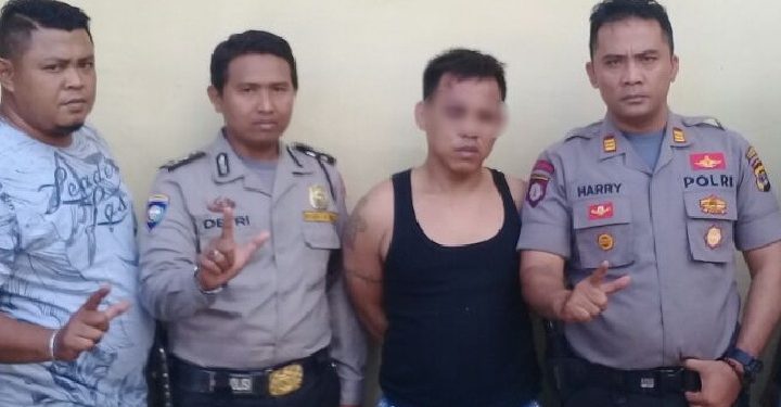 Pria Ngaku Polisi ini Lucuti Warga. Setelah Ditangkap Ternyata ini Aslinya...