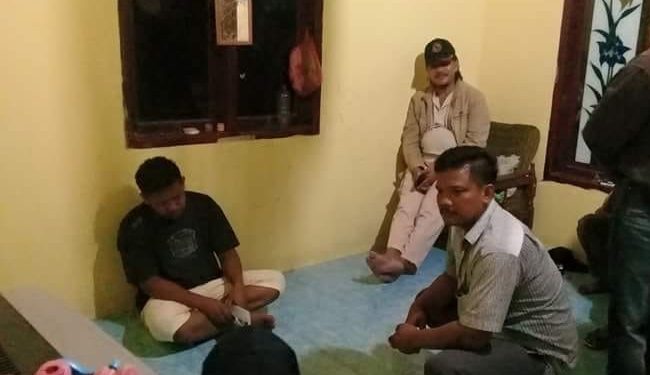 Terciduk Intip Istri Tetangga, Deni Nyaris Digebuki