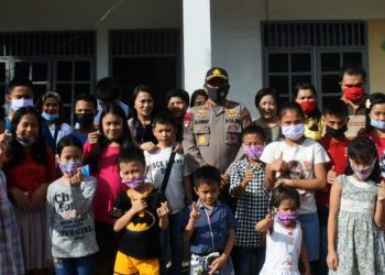 Sambut HUT Ke-74 Bhayangkara, Kapolres Nias Selatan AKBP Arke Furman Ambat Berbagi Kasih di Panti Lai Nisora