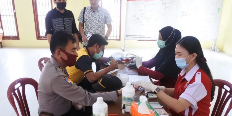 Sambut HUT Ke-74 Bhayangkara, Polres Nisel Gelar Donor Darah