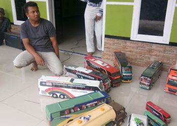 Tangan Kreatif Novy dari Simalungun Hasilkan Sejumlah "Bus" Merek Ternama