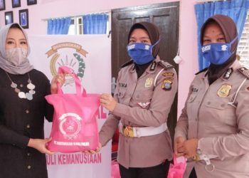 Bhayangkari Cabang Simalungun Berikan Bantuan untuk Perempuan dan Anak