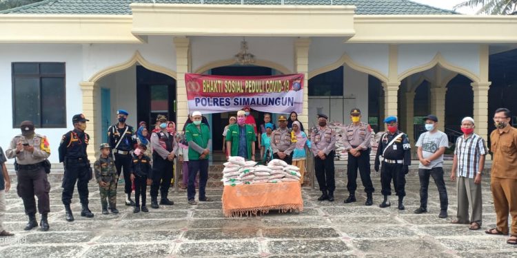 GP Ansor Simalungun Terima Bantuan Polri Peduli Covid-19 GP Ansor Simalungun Terima Bantuan Polri Peduli Covid-19