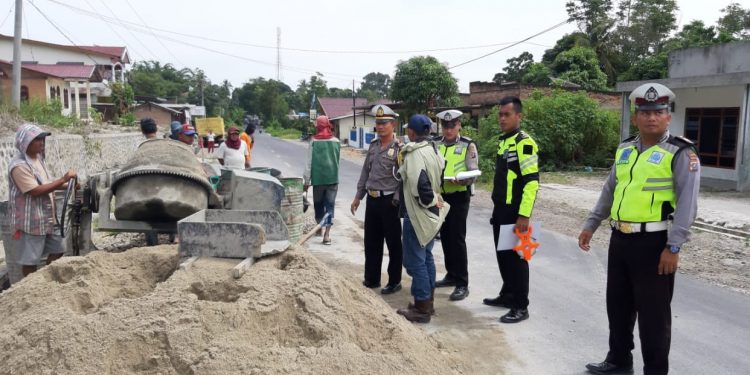 Tabrak Mesin Pengaduk Semen di Jalan Lingkar Samosir, Rudianto Situmorang Tewas Tabrak Mesin Pengaduk Semen di Jalan Lingkar Samosir, Rudianto Situmorang Tewas