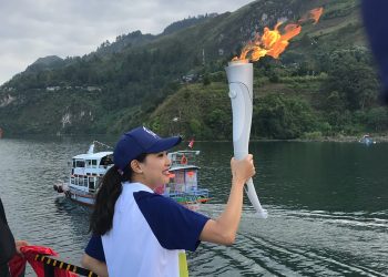 Olivia Zallianty Bawa Kirab Obor Asian Games Naik Kapal di Danau Toba, Begini Kesaksiannya