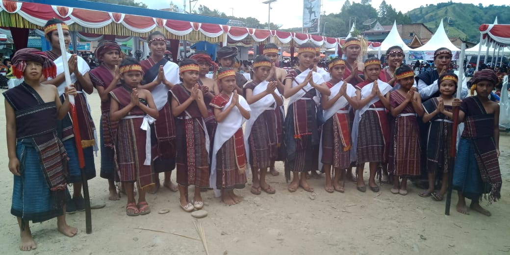 Pesta Rakyat Olop Olop Bolon di Tepi Danau Toba Diharapkan Jadi Even Tahunan Pesta Rakyat Olop Olop Bolon di Tepi Danau Toba Diharapkan Jadi Even Tahunan