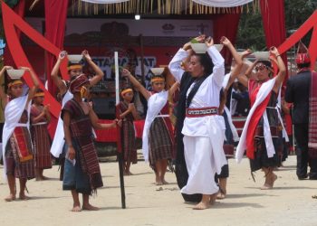 Pesta Rakyat Olop Olop Bolon di Tepi Danau Toba Diharapkan Jadi Even Tahunan
