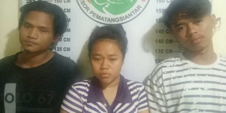 Wanita Pekerja Kafe di Siantar ini Diciduk Bersama Dua Pria Wanita Pekerja Kafe di Siantar ini Diciduk Bersama Dua Pria