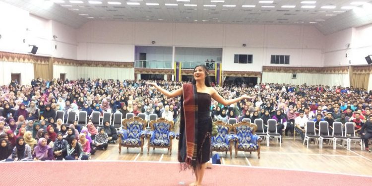 Opera Batak "Sisingamangaraja, Tongtang I Tano Batak" Memukau Ribuan Penonton di Malaysia Opera Batak "Sisingamangaraja, Tongtang I Tano Batak" Memukau Ribuan Penonton di Malaysia