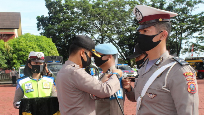 Kapolres Nias AKBP Deni Kurniawan Gelar Pasukan Operasi Patuh Toba 2020 Kapolres Nias AKBP Deni Kurniawan Gelar Pasukan Operasi Patuh Toba 2020