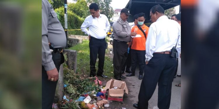 Diduga Hasil Hubungan Gelap, Penemuan Mayat Orok Bayi Gegerkan Warga Jalan Volly Diduga Hasil Hubungan Gelap, Penemuan Mayat Orok Bayi Gegerkan Warga Jalan Volly
