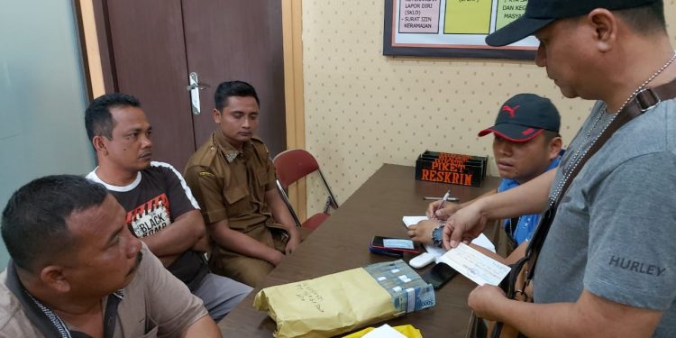 OTT Kadis Perkim , " Polisi Sita Uang 40 jt dan Cek 1,4 M"