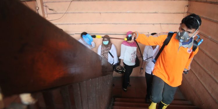 Giliran Pasar Horas Disemprot Disinfektan, Selanjutnya Rumah Ibadah dan Fasilitas Lain Giliran Pasar Horas Disemprot Disinfektan, Selanjutnya Rumah Ibadah dan Fasilitas Lain