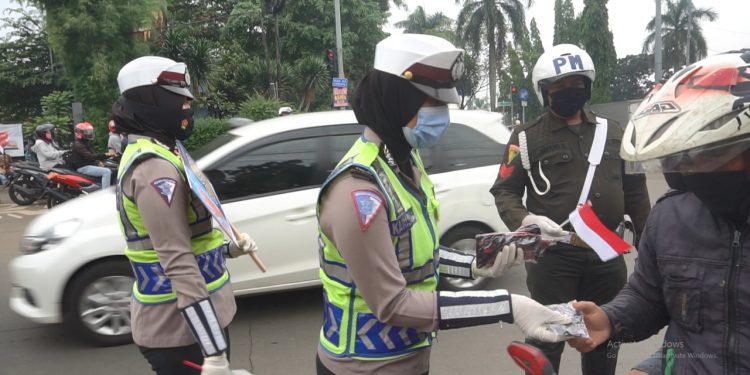 Peringati HUT Kemerdekaan RI, Sat Lantas Polres Bogor Bagikan 1000 Masker