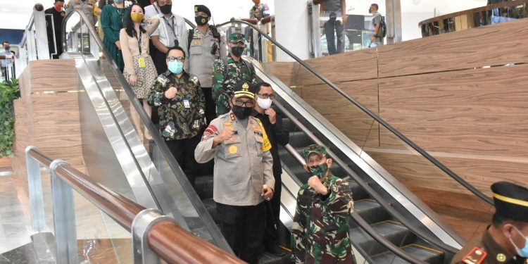 Panglima Kodam I Bukit Barisan bersama Kapolda Sumut Pantau Sun Plaza dan Berastagi Supermarket Panglima Kodam I Bukit Barisan bersama Kapolda Sumut Pantau Sun Plaza dan Berastagi Supermarket