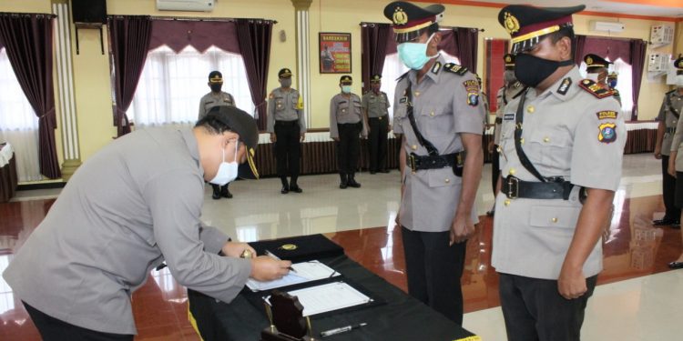 Serah Terima Jabatan Kapolsek Siantar Utara, Selatan dan Timur Digelar di Polres Pematangsiantar Serah Terima Jabatan Kapolsek Siantar Utara, Selatan dan Timur Digelar di Polres Pematangsiantar