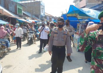 Menyongsong New Normal, Polsek Pantai Cermin Patroli Gabungan Imbau Masyarakat di Pasar Tradisional
