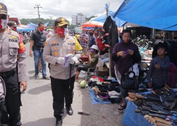 Kapolres Simalungun Pantau Penerapan Protokol Kesehatan di Pasar Tradisional