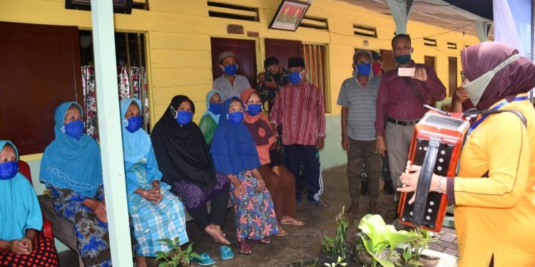 Dharma Pertiwi Daerah “A” Berikan Sembako dan Hibur Penghuni Panti Jompo Werda Deli Serdang