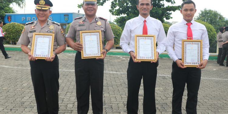 Delapan Personil Tekab 308 Polres Tanggamus Raih Penghargaan Kapolda Lampung