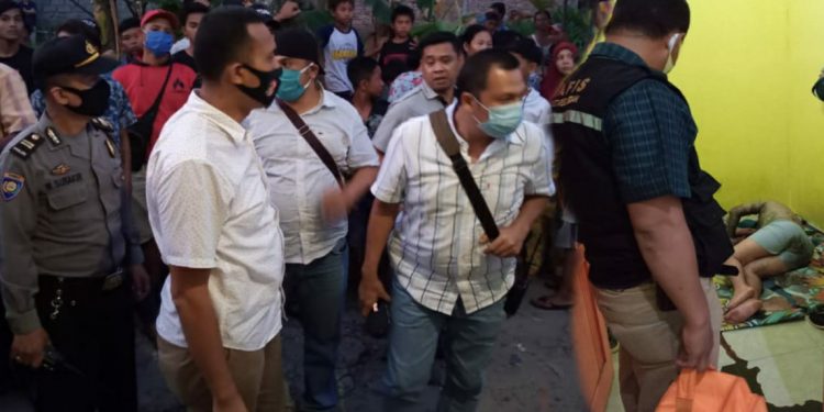Sugara Simatupang Cium Bau Bangkai, Ternyata Pardomuan Tewas di Sebelah Kamar Kostnya Sugara Simatupang Cium Bau Bangkai, Ternyata Pardomuan Tewas di Sebelah Kamar Kostnya