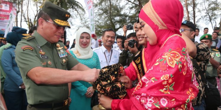 Aster Panglima TNI Hadiri Pencanangan TMKK Tingkat Nasional Tahun 2019 di Kota Pariaman
