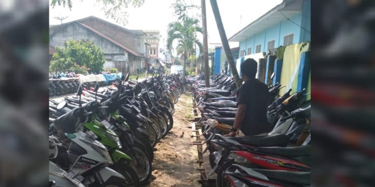 Wakepsek SMAN 1 Bantah Terima Uang Setoran Parkir Wakepsek SMAN 1 Bantah Terima Uang Setoran Parkir