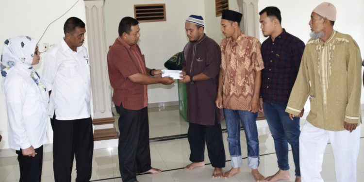 Ramadhan Berbagi' PDAM Tirtauli Anjangsana ke Musholla Al Ikhlas di Karang Sari