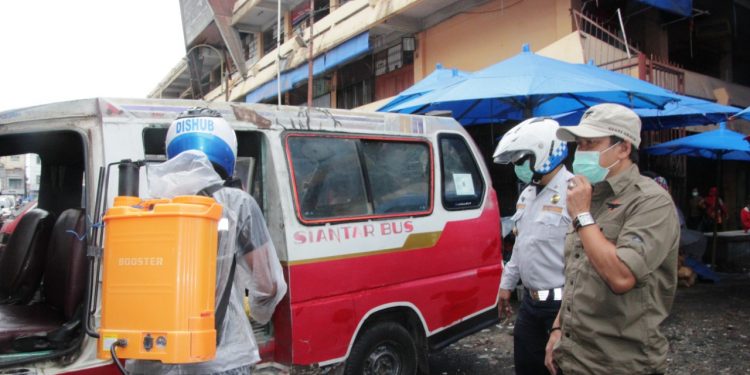Halte dan Mopen di Pasar Horas Disemprot Disinfektan, Kadishub Minta Perantau Mudik Melapor Halte dan Mopen di Pasar Horas Disemprot Disinfektan, Kadishub Minta Perantau Mudik Melapor
