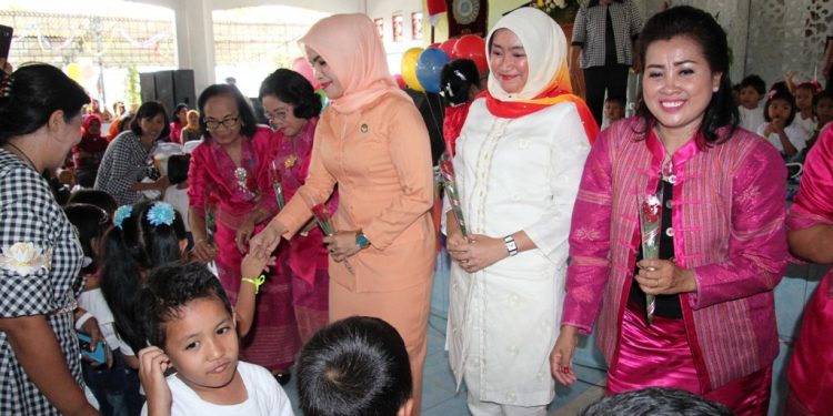Bunda PAUD Hadiri Wisuda 1354 Anak PAUD SAB Kota Pematangsiantar