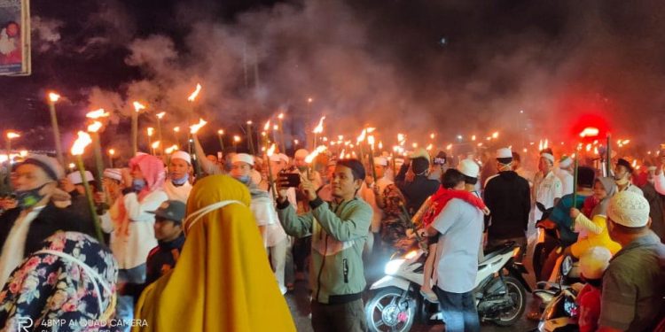 Pawai Obor Sambut Tahun Baru Hijriah, Peserta Dapat Masker dari Kapolres Madina