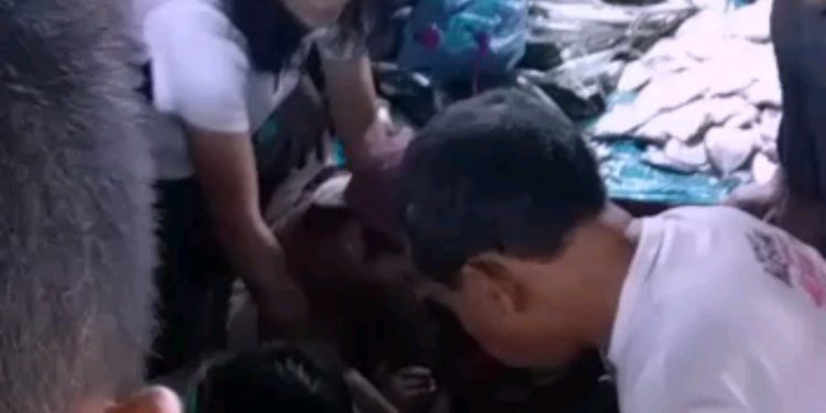 Kinerja PDPHJ Siantar Buruk, Seorang Bocah Terjepit di Pajak Ikan Parluasan dan Mendapat 13 Jahitan atas Luka Menganga Kinerja PDPHJ Siantar Buruk, Seorang Bocah Terjepit di Pajak Ikan Parluasan dan Mendapat 13 Jahitan atas Luka Menganga